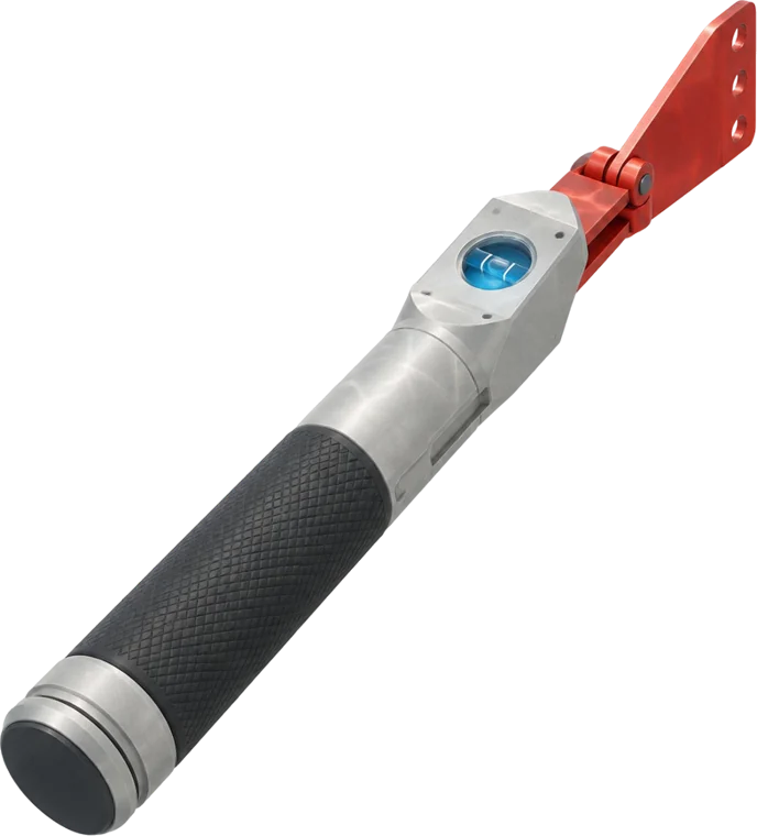 Hinge Gauge: alat genggam berbadan aluminium abu pucat dengan pegangan karet grafit, tabung waterpas biru di pelat depan, dan lengan baja merah berbentuk daun engsel di ujungnya.